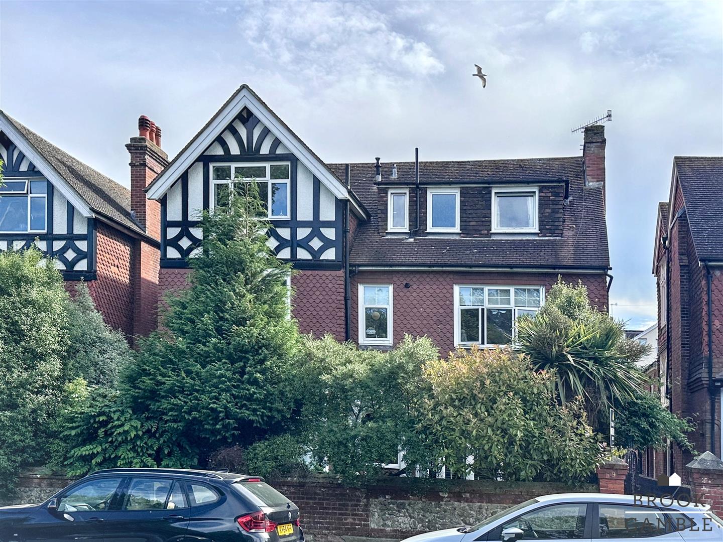 2 Bedroom Flat - Conversion for Sale: £175,000. 19 St. Annes Road in Eastbourne, East Sussex